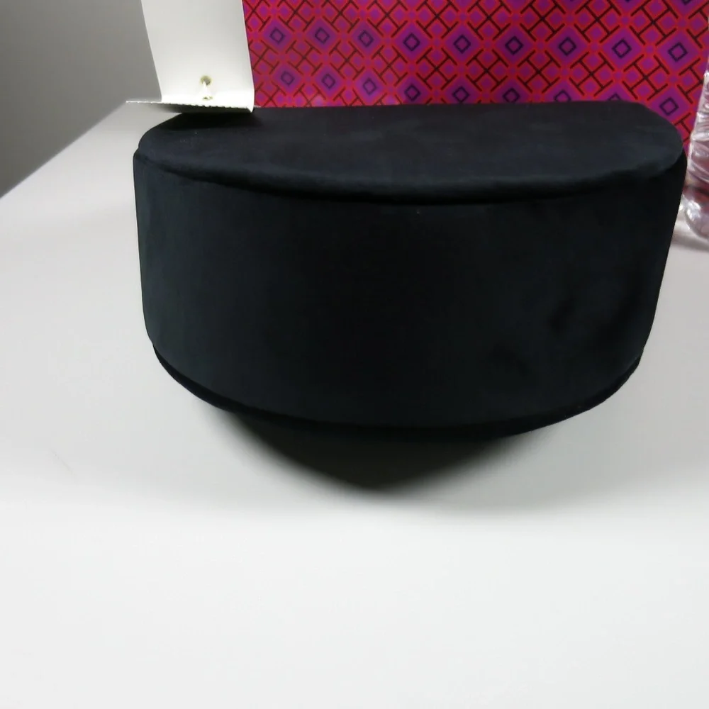 Tory Burch disclaimer color